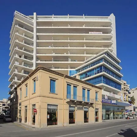 1b Seaview - Finikoudes Beach Λάρνακα
